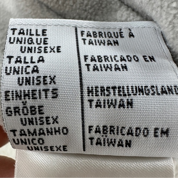 Columbia Convert Women Flap Cap Snow Beanie One Size White Red Black - Picture 8 of 8